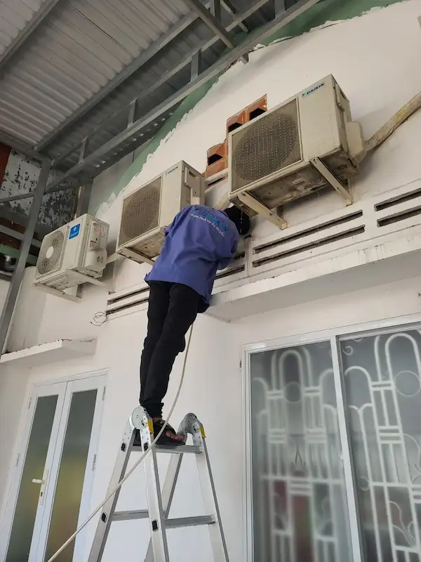 Điện lạnh Minh Quân cung cấp dịch vụ sửa máy lạnh uy tín với đội ngũ nhân viên chuyên nghiệp đem lại một trải nghiệm tốt cho khách hàng