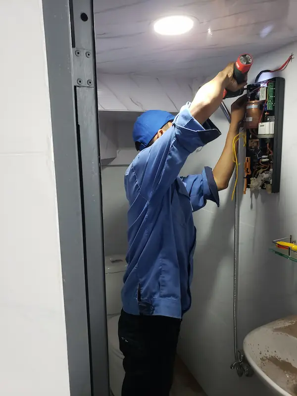 Dịch vụ sửa máy nước nóng uy tín, giá rẻ nhất thành phố Hồ Chí Minh, bảo hành 6 tháng giúp khách hàng an tâm sử dụng. Hỗ trợ sửa máy tắm nước nóng tại quận Bình Thạnh, Gò Vấp